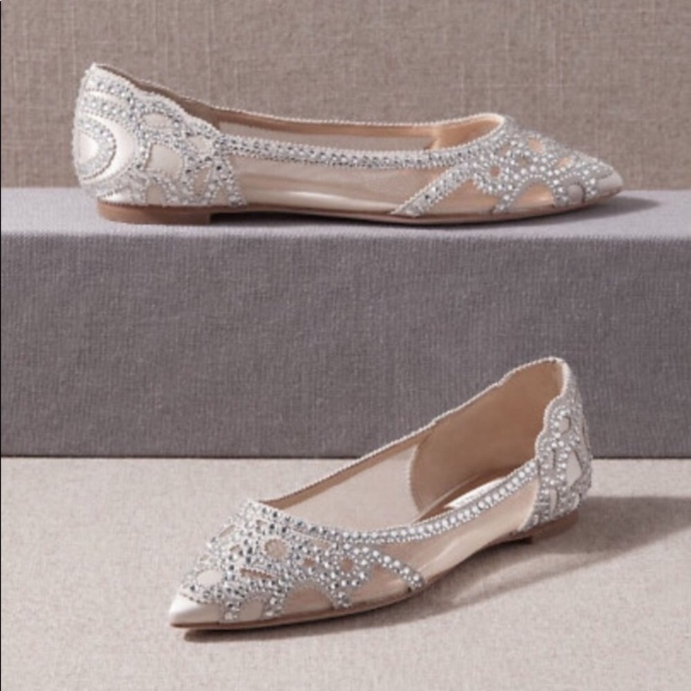New Badgley Mischka Gigi Pointed Toe Flats Size 9.5 Ivory